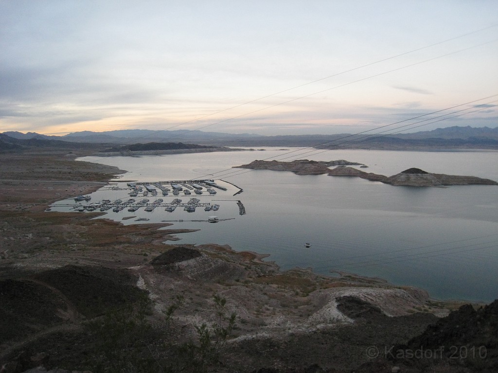 Las Vegas 2010 - Hoover Dam Revisited 0951.JPG - The 2010 Las Vegas Fire - Ice and Sweat Tour. Half Marathon, Red Rock Canyon, Casinos, Valley of Fire.... and buffets!Notice the islands are now all connected! The water is continuing to drop. You can see it in the shore line also.